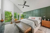 Treehouse Suite and Cozy Outdoor Space - Unique Texas Getaway Hotels in Garland