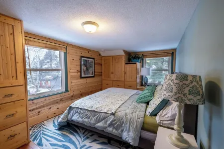 Secluded Northwoods getaway on beautiful Lake Nokomis