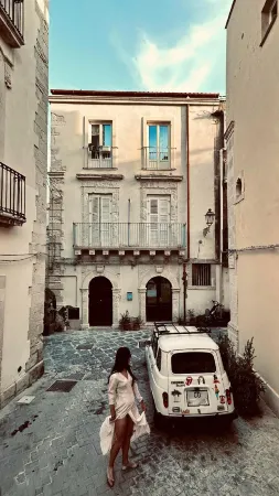 Elsa d'Ortigia Отели рядом с достопримечательностью «Piccolo Teatro dei Pupi»