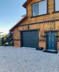 Flathead Lake Shabby Chic  w/ HOT TUB!