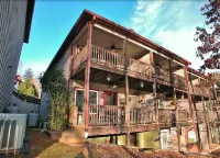 Helen Haus - RIVERFRONT 3 bdr 3.5 bath Town Home in beautiful Alpine Helen!