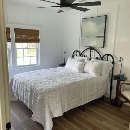 Relax, unwind in beautiful coastal cottage near exquisite Cape Hatteras Seashore