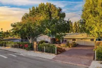 Hummingbird Haven by Avantstay Dog-friendly, Near the Beach, Huge Yard+hot Tub Hotels near Santa Barbara Landing