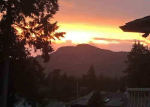 Modern studio with soft tub -Ratcliffe Guest Suite