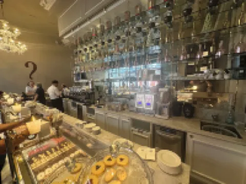 MARI Luxury Rooms and Suites