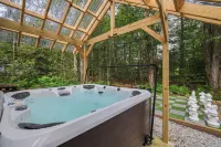 Pool/Lake ~ Poconos ~ Spacious 5Br 3Bath House ~ Fire Pit ~ Hot Tub ~ Game Room