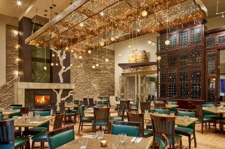 Varscona Hotel on Whyte Отели рядом с достопримечательностью «Art Gallery of Alberta»