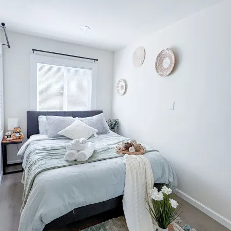 Walk to Google 3BR Home Yard & Kitchen