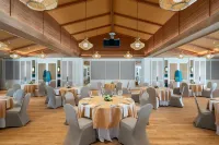 Centara Grand Lagoon Maldives Hotel a Kodhipparu