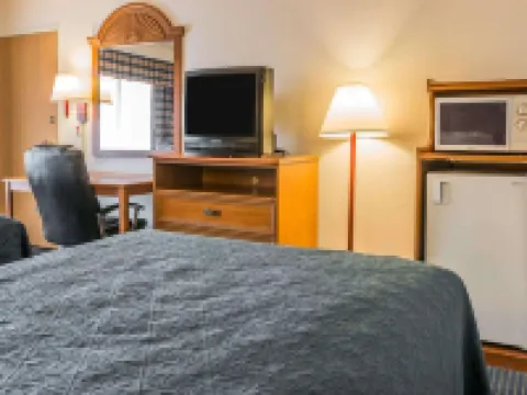 Quality Inn I-94 near Wings Stadium Hotels in Kalamazoo