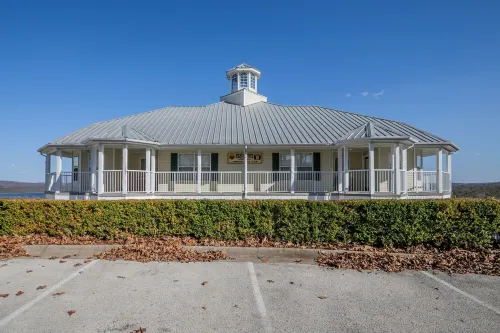 Table Rock Lookout— HUGE Pool & Close to SDC!