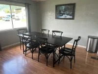 Black Gold Getaway .....Walking Distance to Town