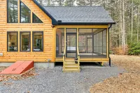 Modern Cabin w/ Hot Tub & Sacandaga Lake Access!