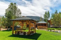Spirit Lake Lodge - parking