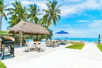 Private Tropical Beach White Sand-No Stairs-King Bed-Heated Pool- Superfast WiFi Hotels in Key Colony Beach