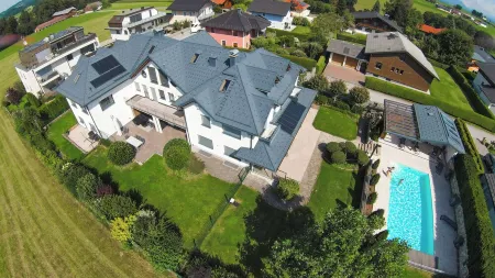 Your "LIEBLINGSPLATZ": Exclusive living with terrace, garden and pool
