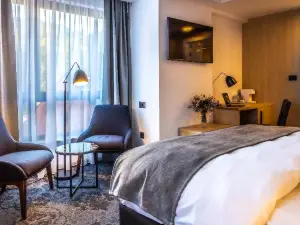 Apeiro City Avant-Garde Hotel