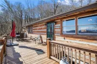 Wolf Laurel Cabin Near Big Bald. Hike the Appalachian Trail. Long Range Views.