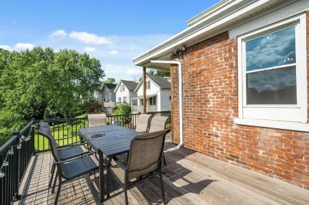 Ludlow Lodge w/ City Views