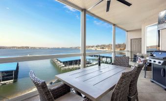 Panoramic Sunset Escape Waterfront Condo for 7!