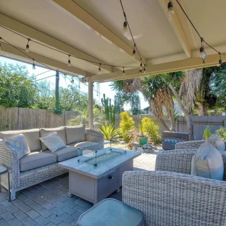 Fresh & Modern 3Br - Just Blocks from Beach