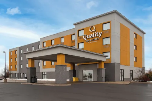 Quality Inn & Suites Kingston - Ramah Hewan Peliharaan