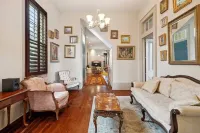 1 Block to Parade & St Charles, Heated Pool & Hot Tub, Walk to French Qtr