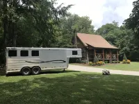 The Cabin at Flat Rock Farms - rustic charm on a beautiful former horse farm Hotels in Marshall County