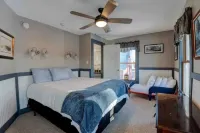 Updated Victorian overlooking Winnisquam Lake Hotel a Winnisquam