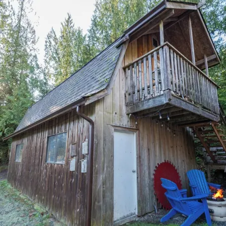 Quiet carriage suite near vinyards and lake