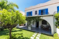Villa Oliana: Elegant Oasis with Garden and Relaxation in Marina di Ragusa