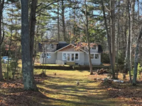 Serene Dragonfly Point at Meta Lake: 3-Acre Property on Private Lake Hotels in Lincoln