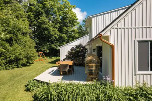 The Norra House: Curated 3-bedroom house in Suttons Bay on 5 acres