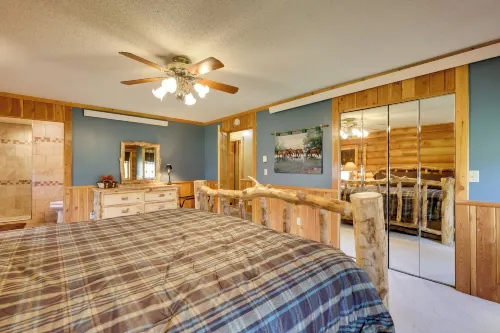 Hill City Log Cabin Along Newton Creek! - Homestays