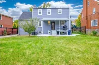 2 Story Oasis: 30+Days + Large Yard/Pet Friendly Hotels in Chillum