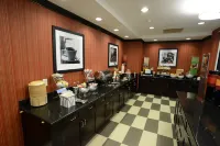 Hampton Inn & Suites Albany at Albany Mall - breakfast