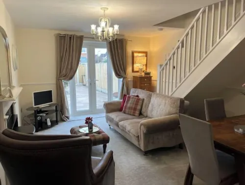 Cosy home in quiet cul-de-sac. Private fenced garden and free parking.