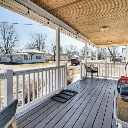Mins to Local Attractions: Pet Friendly w/ Yard!