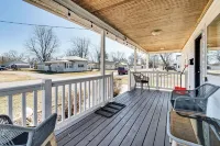 Mins to Local Attractions: Pet Friendly w/ Yard! - Wifi