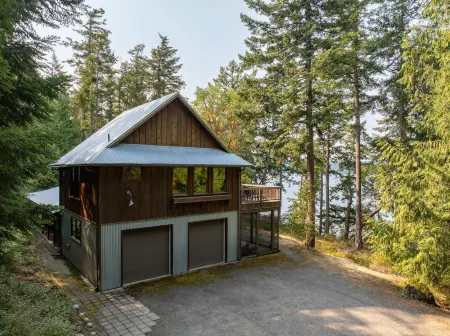 Stunning Waterfront Retreat with Hot Tub and Stone Fireplace - Enchanting Escape