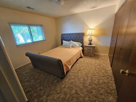 Cozy apartment on the western slope. Pet friendly.