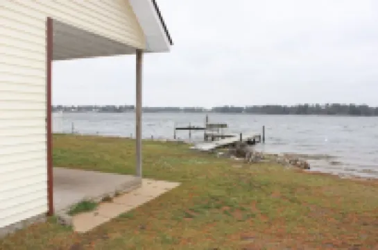 Huber Cottage - Lakefront Cabin w/Dock and Beach