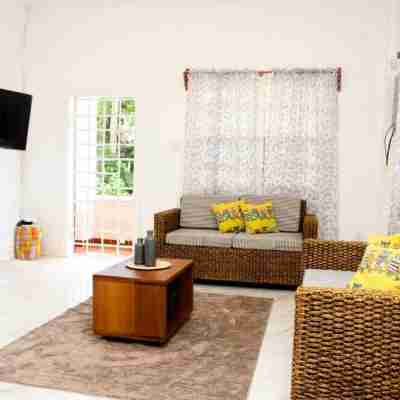 Fully Furnished Luxurious 2-Bedroom suite Others