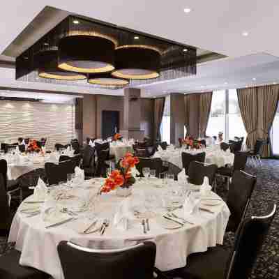 DoubleTree by Hilton Woking Dining/Meeting Rooms