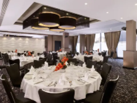 DoubleTree by Hilton Woking Hotels in Woking