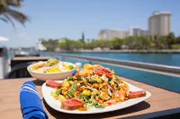 Waterstone Resort & Marina Boca Raton, Curio Collection by Hilton - sarapan
