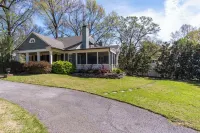 Classic Central Memphis Home with Pool - อ่างจากุชชี่