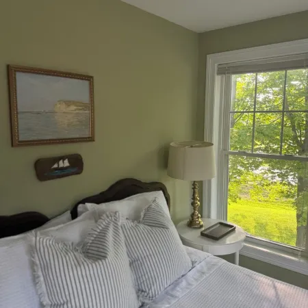 Lush Coastal Downtown Home - Beaches & Shopping