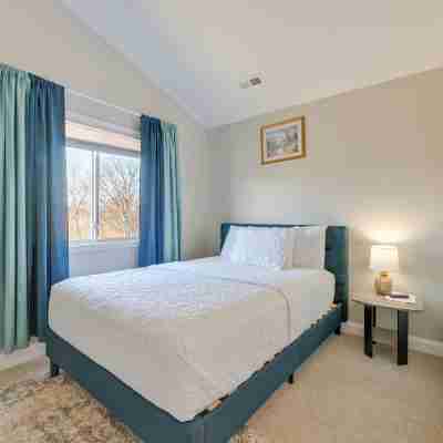 6 Mi to PNC Music Pavilion: Concord Townhome Rooms