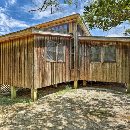 Cozy Hatteras Island Abode ~ 1 Mi to Frisco Beach!